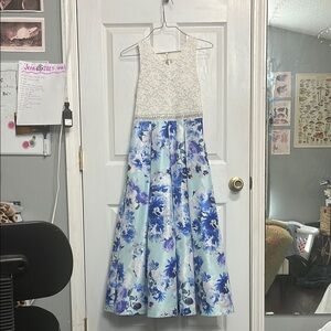 Floral Lace Maxi Dress